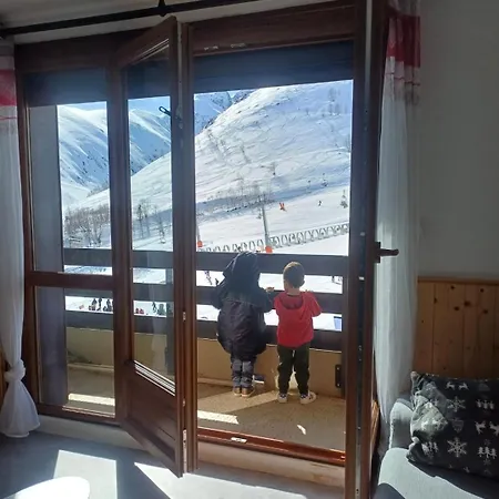 Sur Les Pistes 4 Personnes Les Agudes